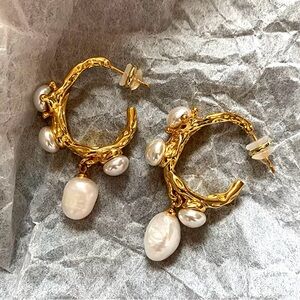 PEARL DROPS EARRINGS